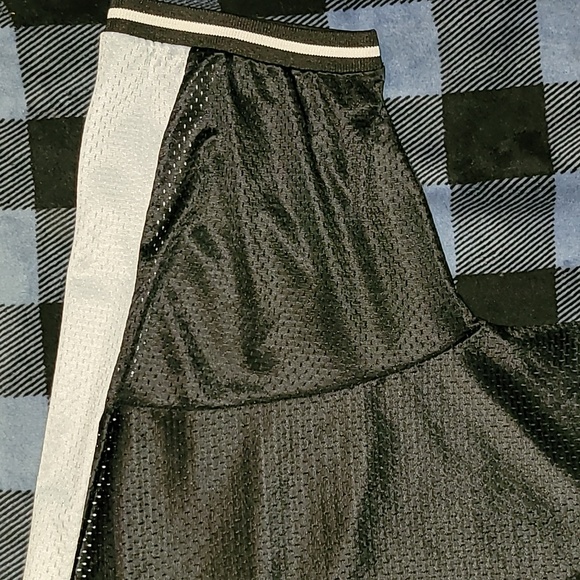 Vintage. Made in USA. Cheetah. Jersey material tee. Men's size L. Like-new - Picture 12 of 15